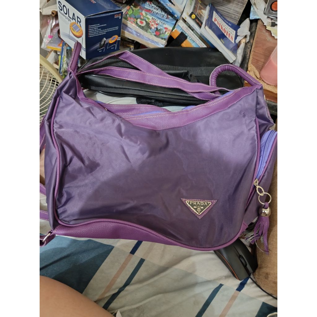 Cacat Tas Prada milano ungu tote bag kondisi sesuai di foto