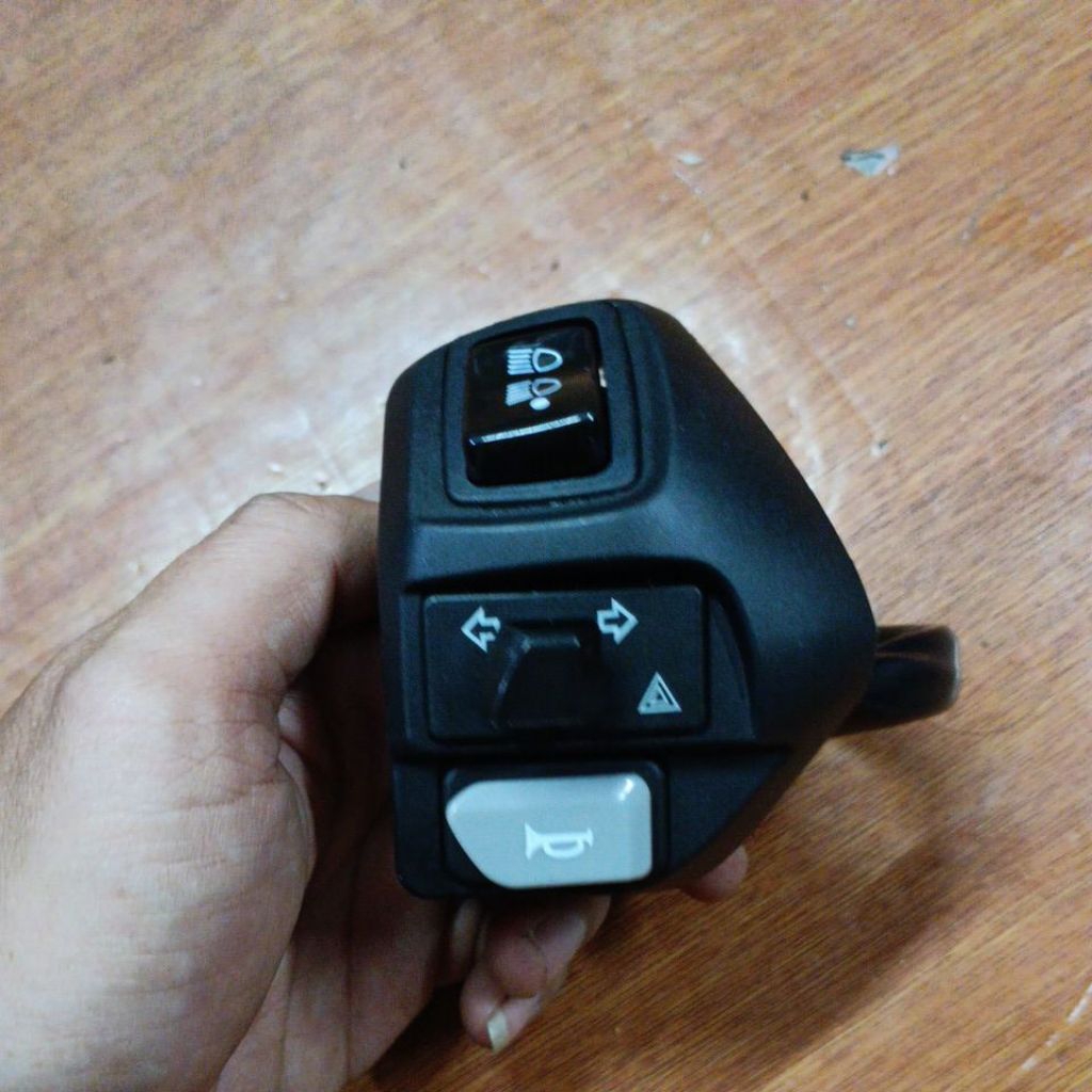 saklar kiri holder kiri aerox 155 old /aerox 155 old lama