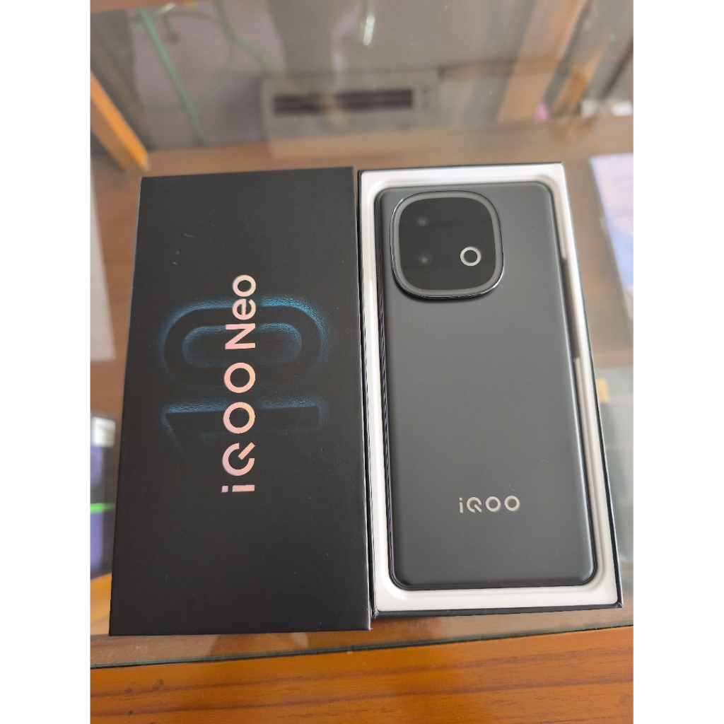Iqoo neo 10 8/256 second