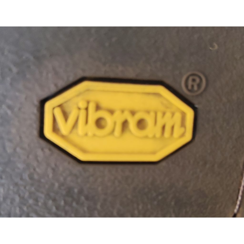 Sepatu Loafers Suede dalam kulit Vibram Sz 40/25