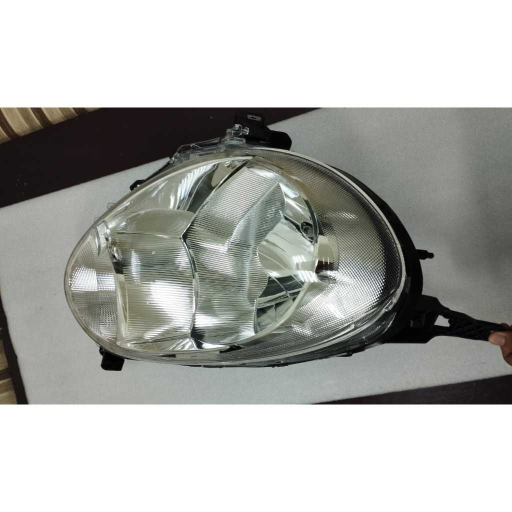 Headlamp Nissan March 2010