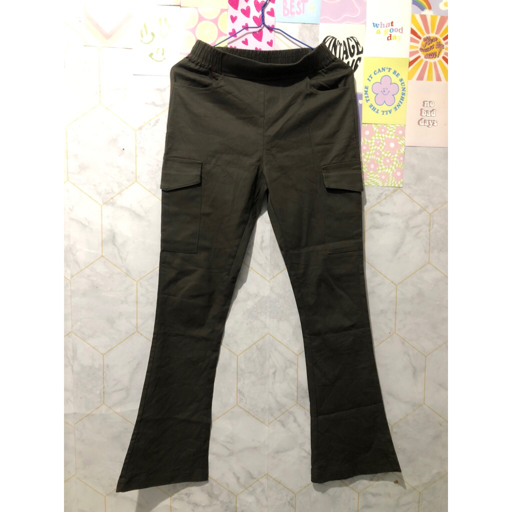 Preloved Celana Cargo Cutbray Wanita