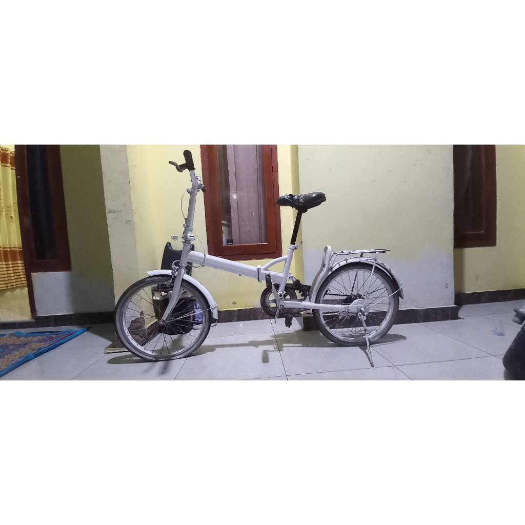 SEPEDA LIPAT  dengan SHOCK BELAKANG , kondisi seken