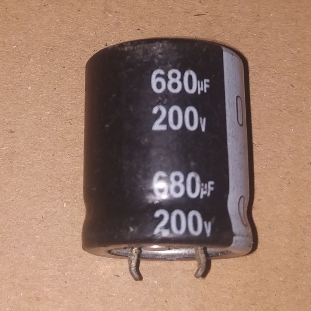 C Elco Elko 680uF 200V 680 uF 200 V