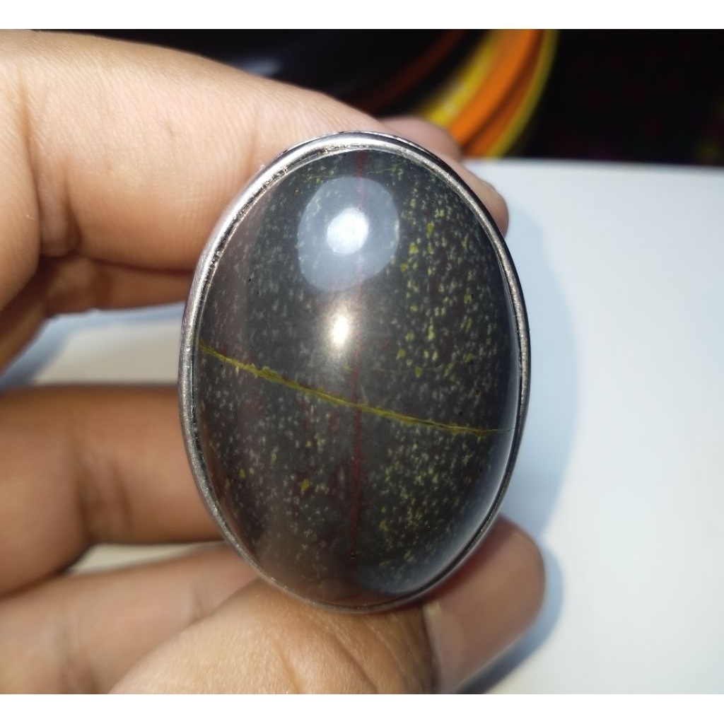 Batu tapak jalak badar besi