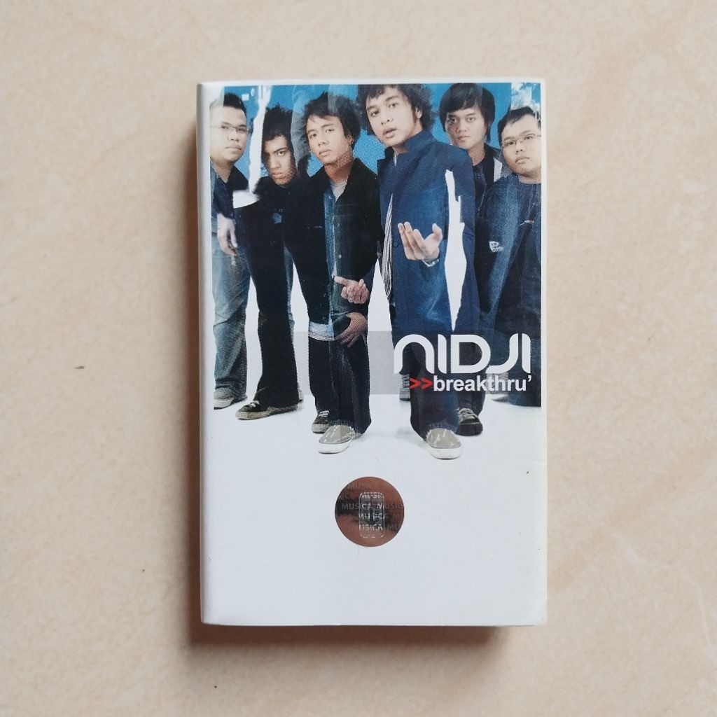 KASET NIDJI ALBUM BREAKTHRU