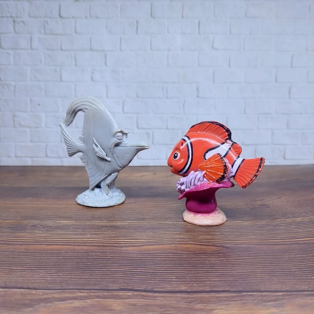 Set 2pcs gill dan marlin finding nemo ori disney figure preloved mcd happy meal