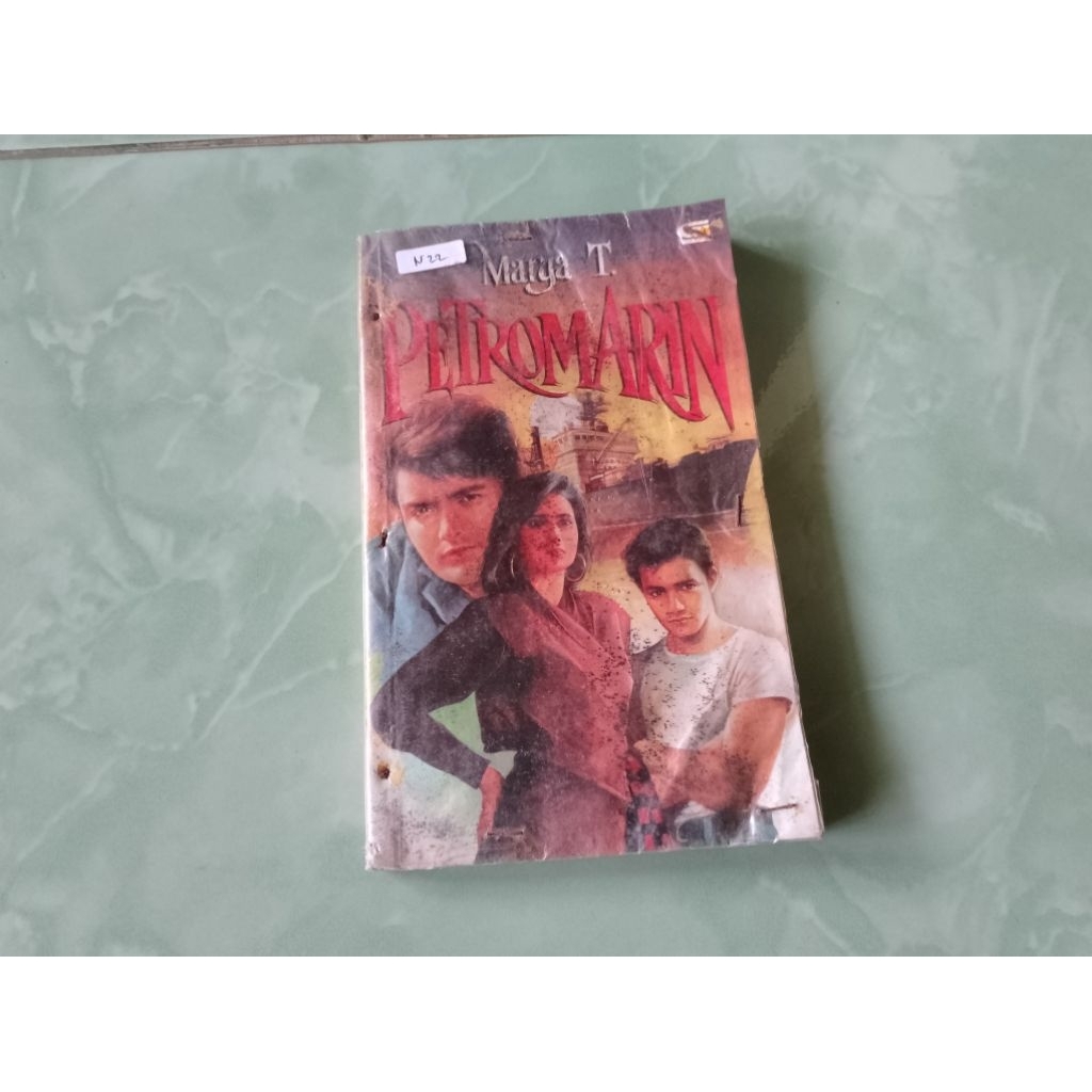 Novel Petromarin Oleh Marga T. [Preloved Original]