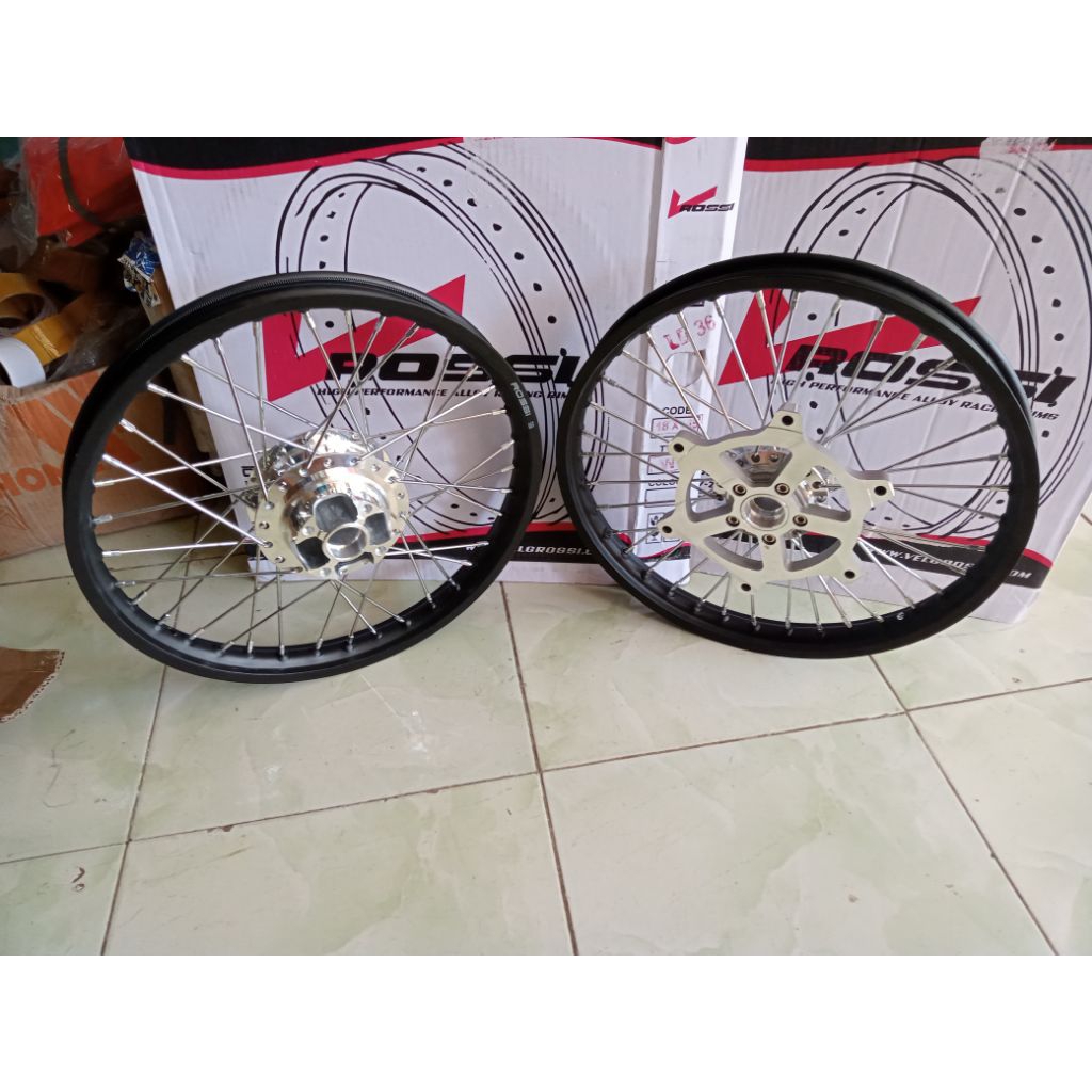 velg v Rossi Honda Sonic 150 r ring 17 x160/140