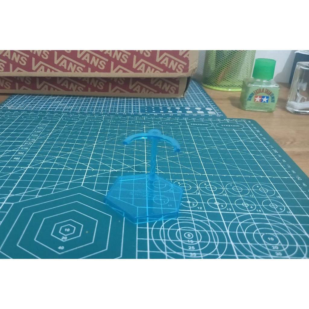 Stand Base Gachapon Biru Bandai
