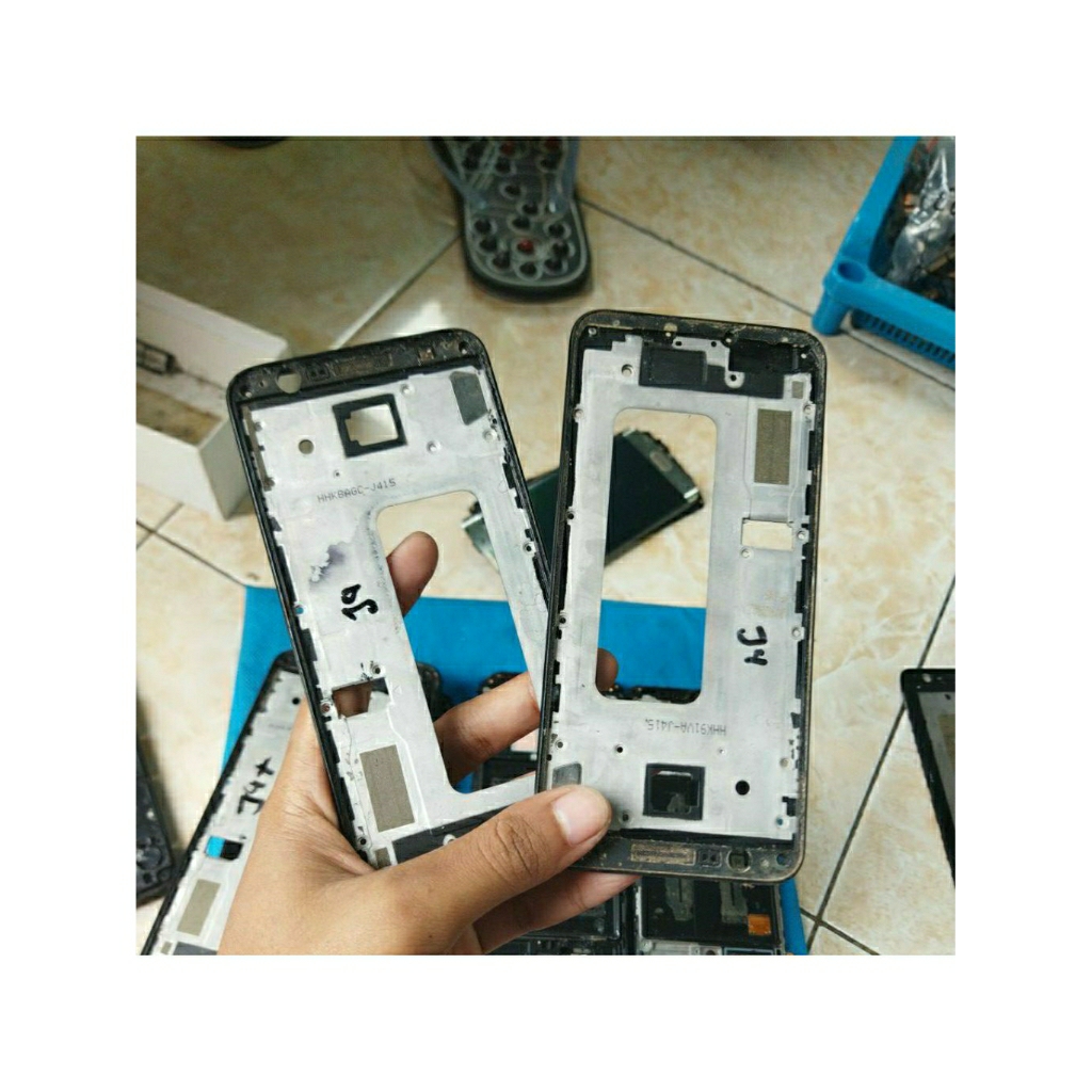 FRAME TATAKAN LCD TULANG TENGAH SAMSUNG GALAXY J4 PLUS KONDISI FISIK SEPERTI DI GAMBAR MASI LAYAK PA