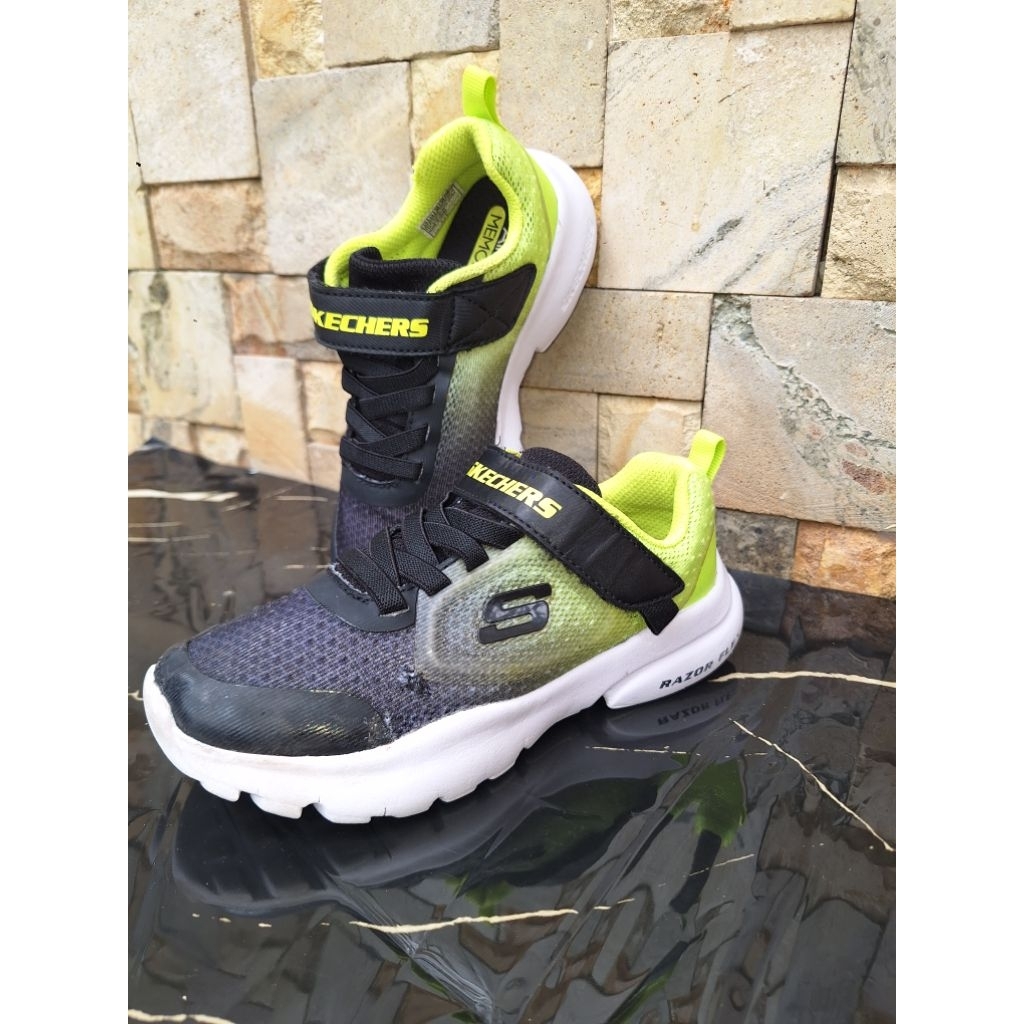 (PRELOVED) SEPATU SKECHERS INSOLE 19 CM