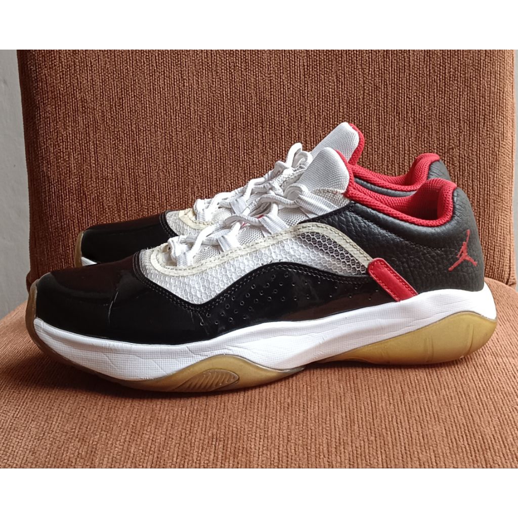 jordan retro 11 cmft size 40,5