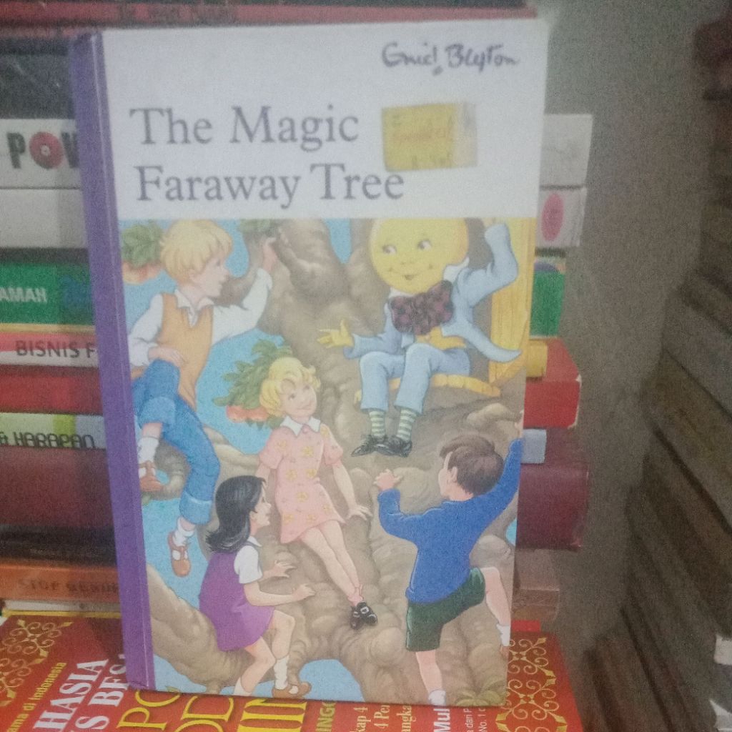 the magic faraway tree by guide blyton