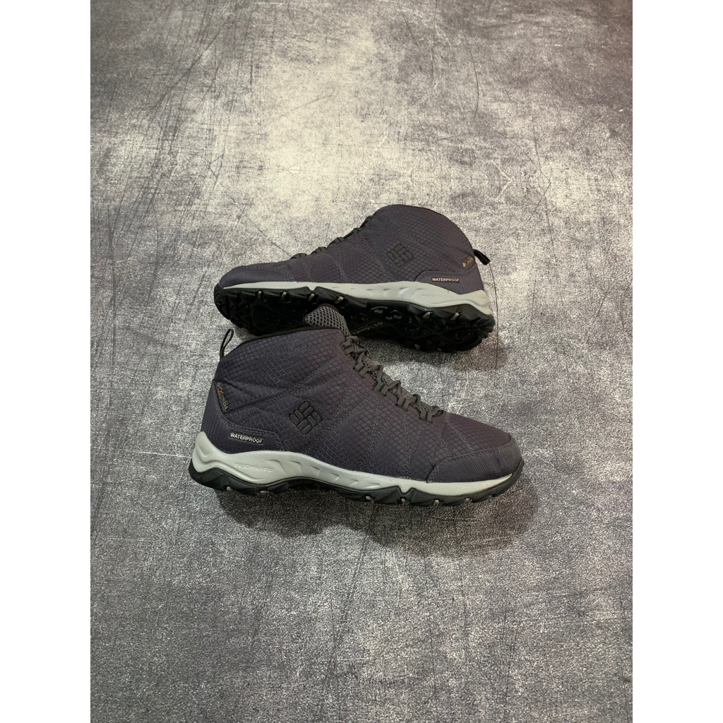 sepatu gunung columbia