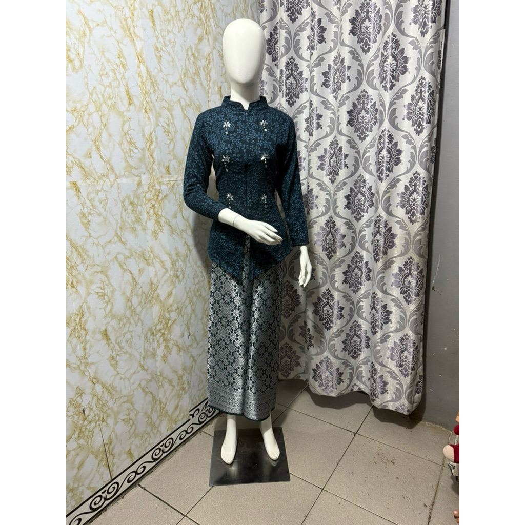 ( free Hijab/ kebaya fuquro jaguar / kebaya encim modern/ kebaya pesta/kebaya modern/kebaya tradisio