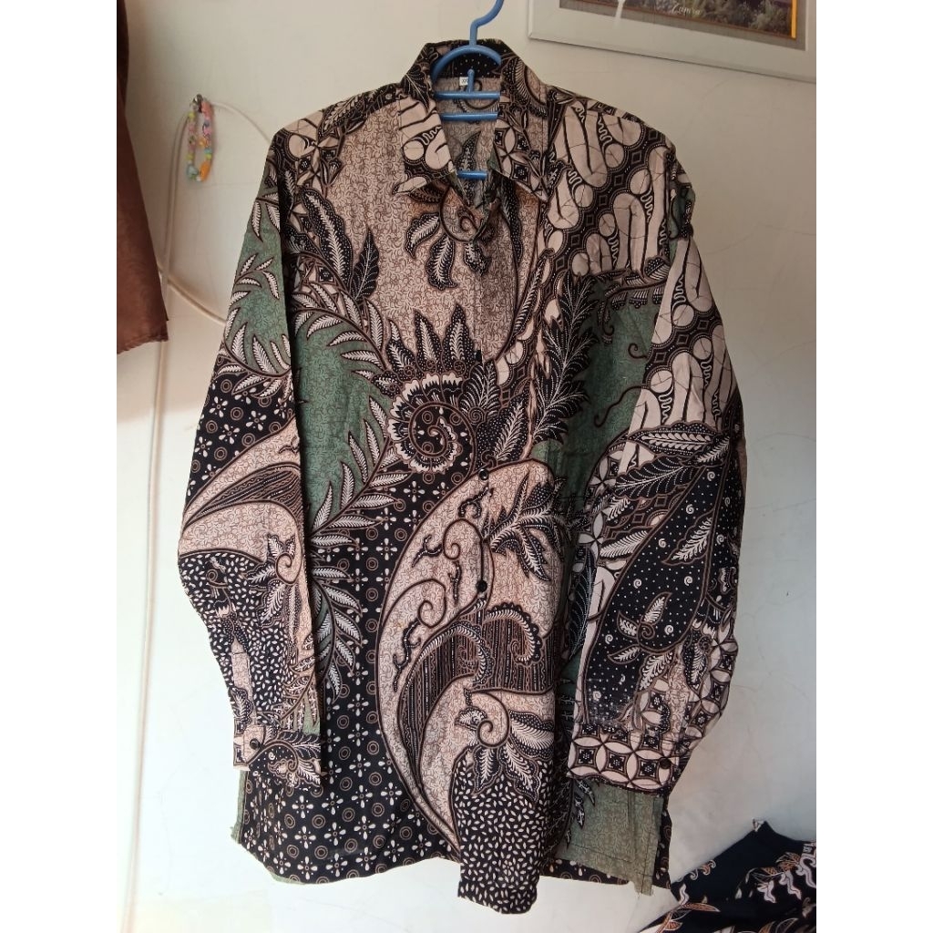 Kemeja batik cowok lengan panjang sage PRELOVED