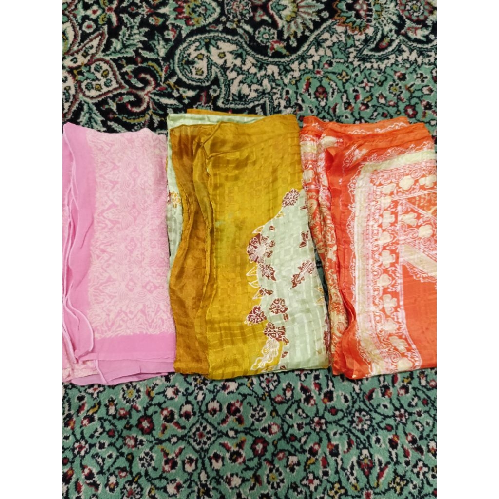 Preloved hijab motif