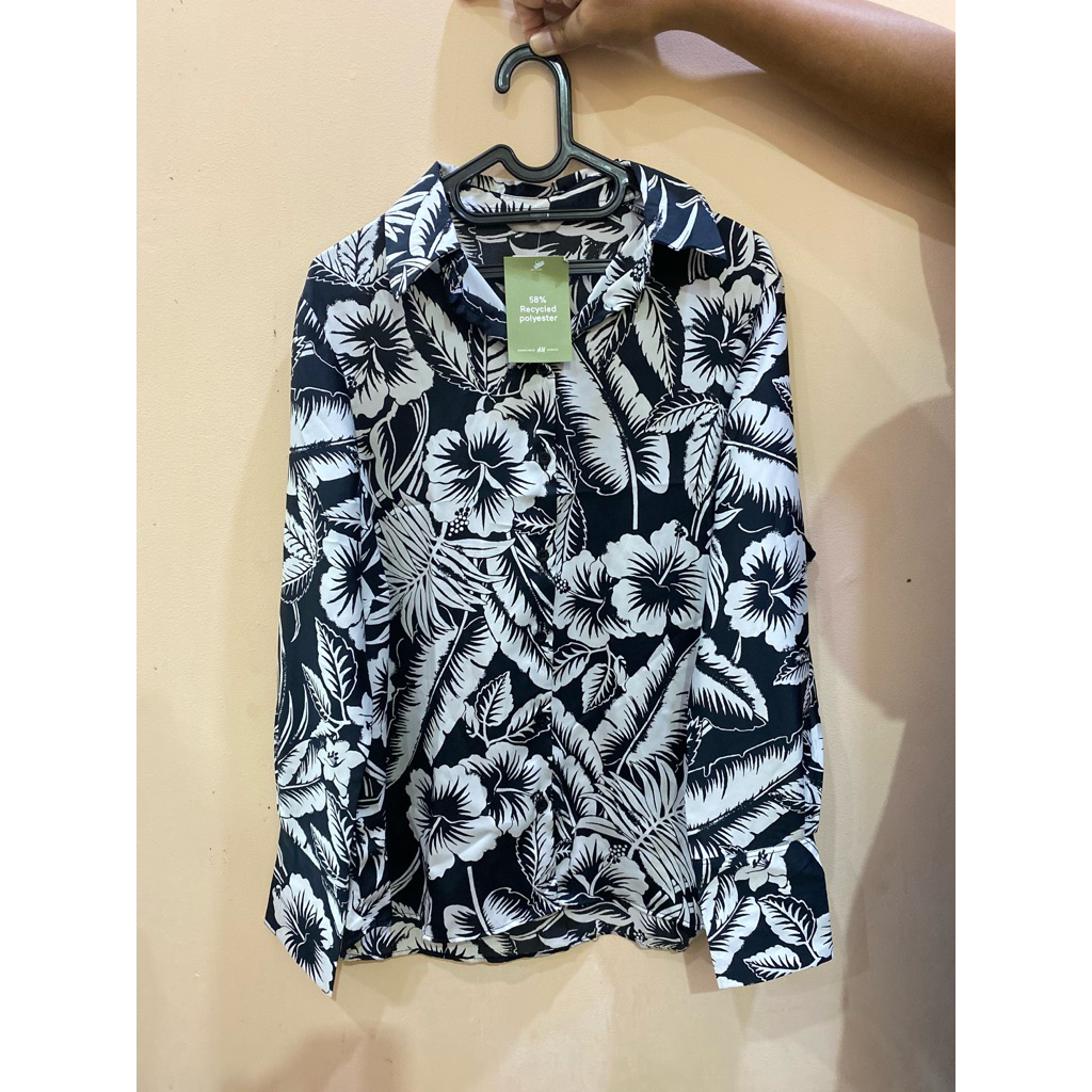 HnM Kemeja Bunga Hitam - LD 104