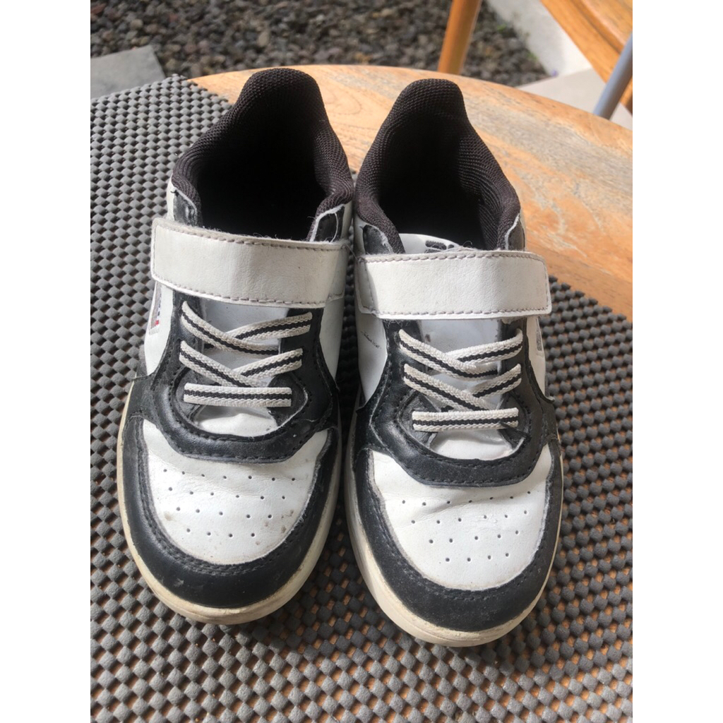 FILA Sneakers Shoes Anak laki-laki Original Preloved