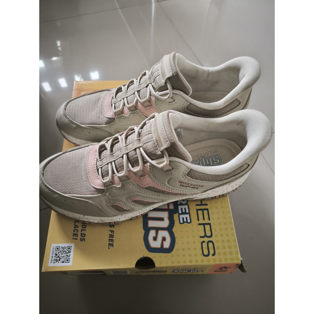 sepatu Skechers slip in women