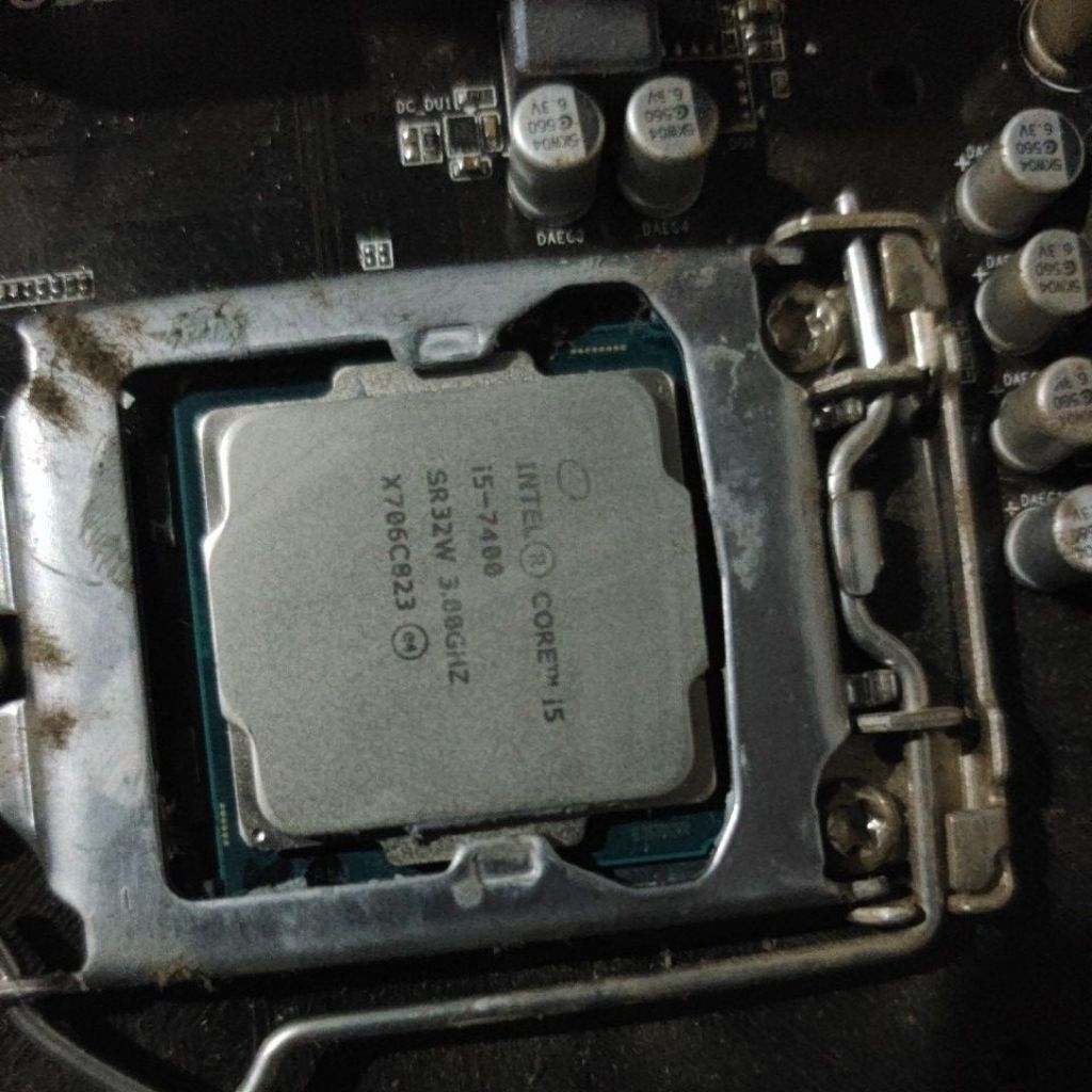 mobo gigabyte h110m-h lga 1151+ prosesor i5 7400 kabylake
