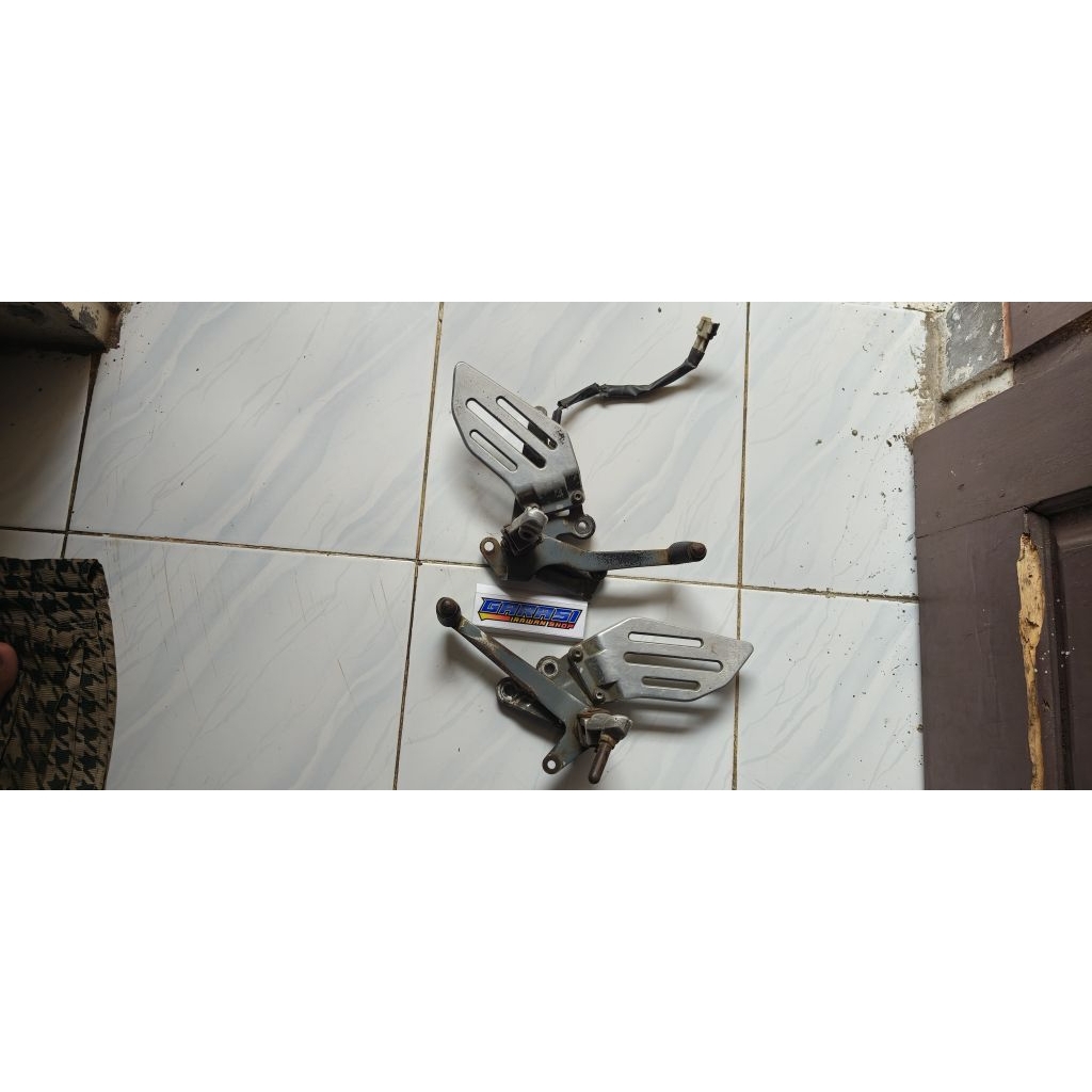 Step / Postep Footstep Depan R15 V2 Original