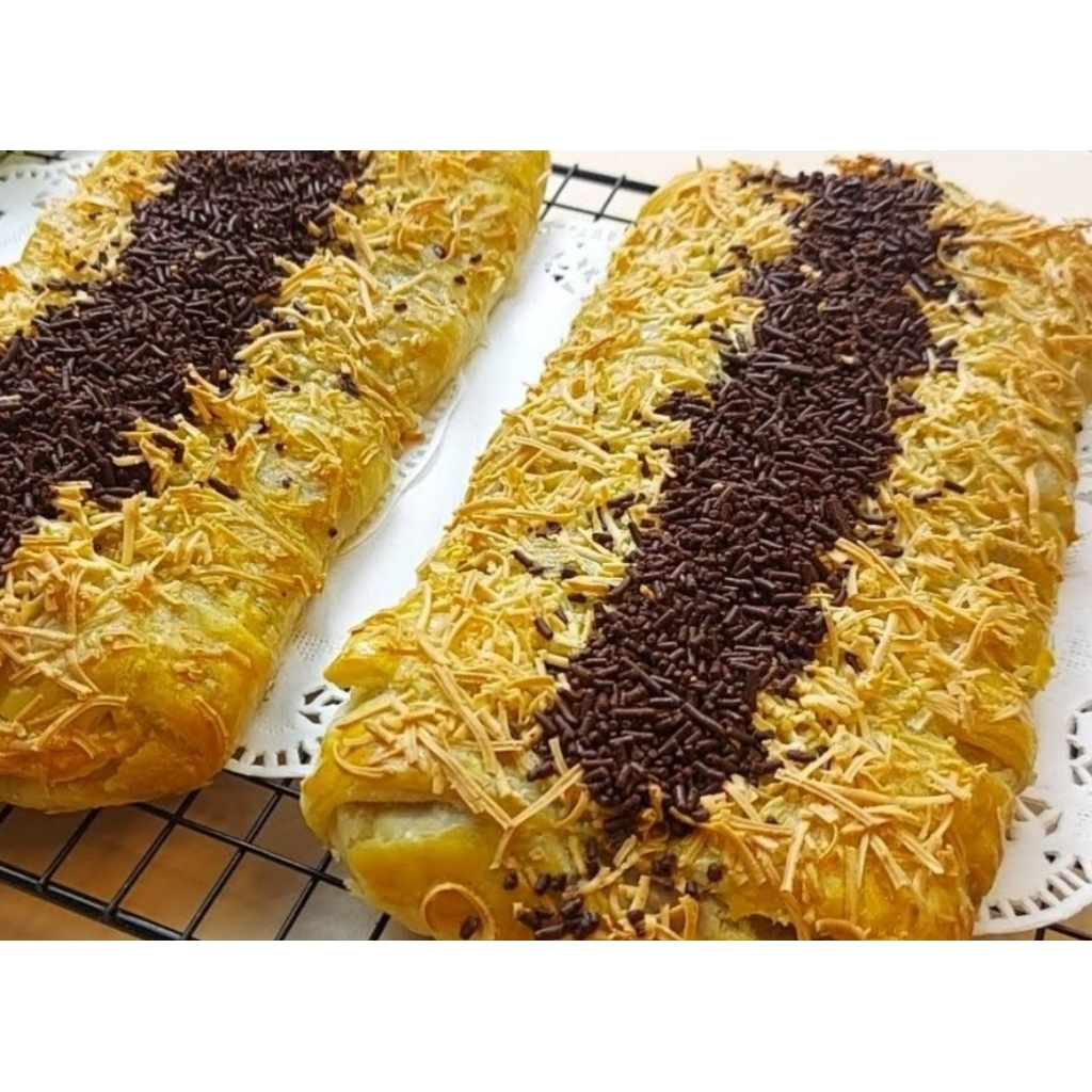 Banana Strudel Chocolate Cheese Pastry/ Strudel Pisang Coklat Keju/ Bolen Rasa Premium Puff Pastry