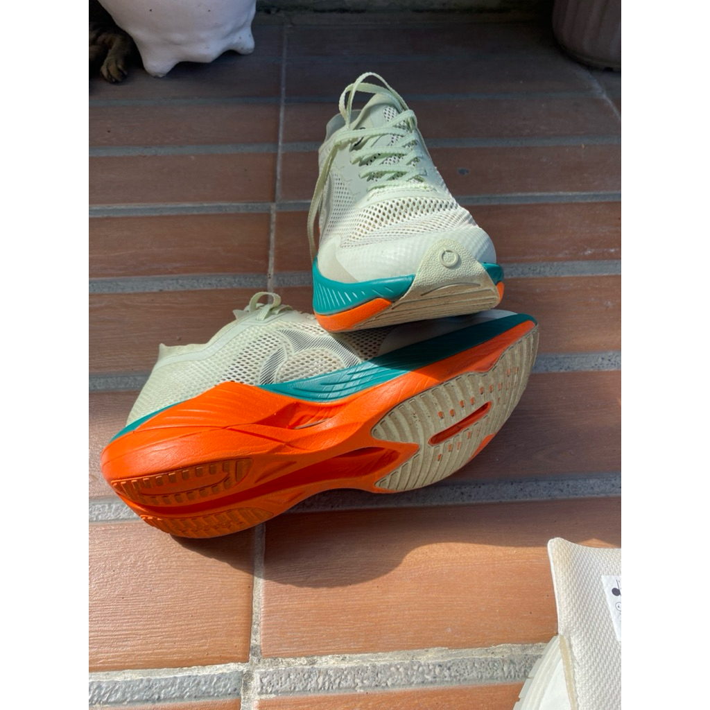 ortuseight solar running shoes 100 % original (second)