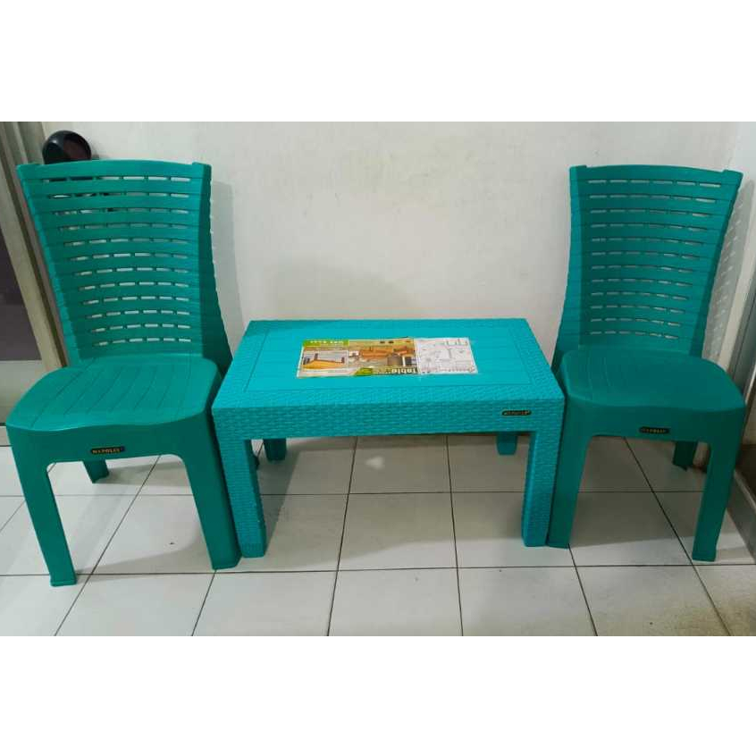 SENYUMMEBEL SET MEJA + KURSI TERAS ROTAN PLASTIK/KURSI + MEJA TAMU PLASTIK ROTAN TABITHA
