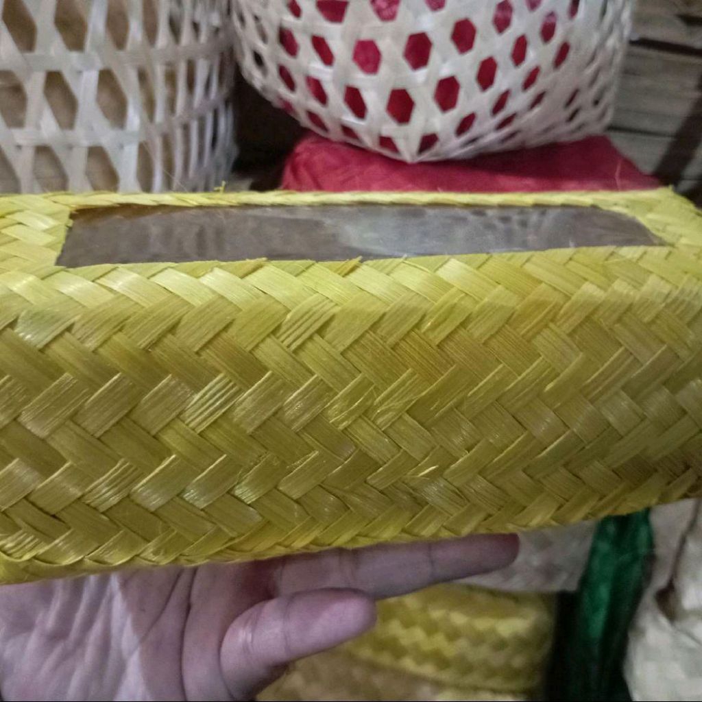 Besek bambu warna kuning wadah makanan anyaman bambu