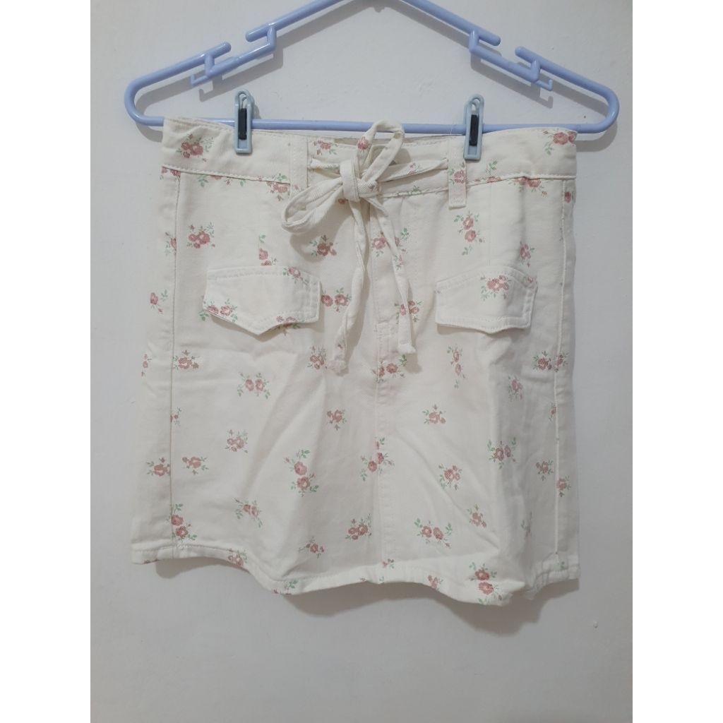 preloved rok denim jeans wanita putih bunga vintage