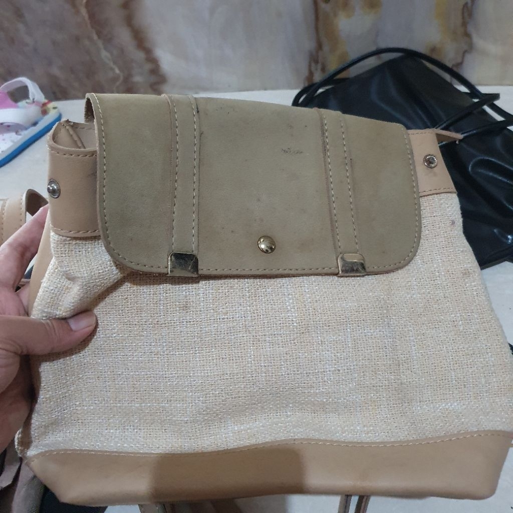 tas wanita coklat dan hitam preloved bekas