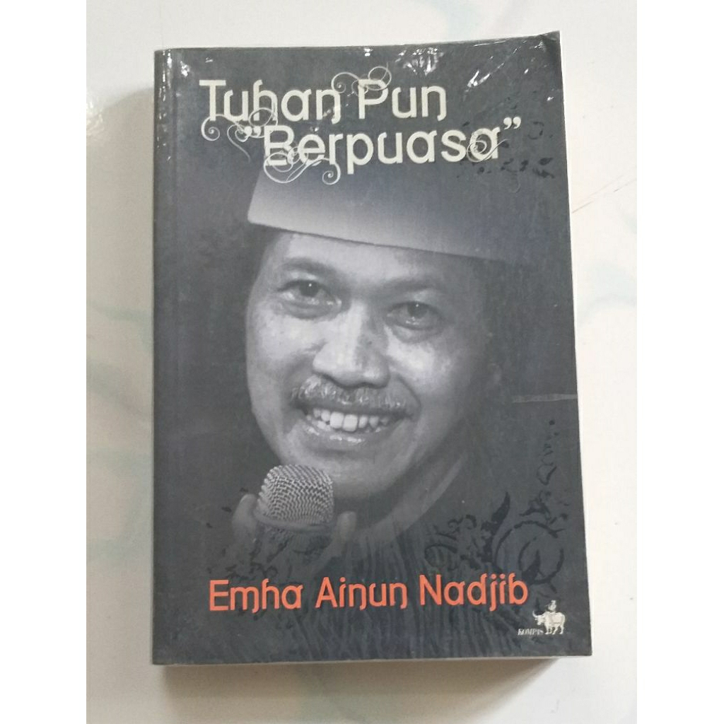Buku preloved Tuhan pun Berpuasa karya Emha Ainun Nadjib.