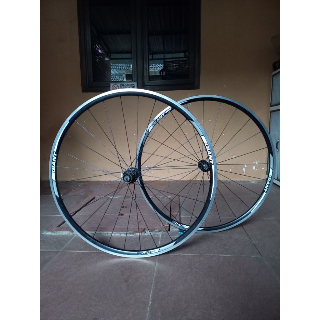 Wheelset Giant PR 2 Rim brake 1900gr 700c preloved