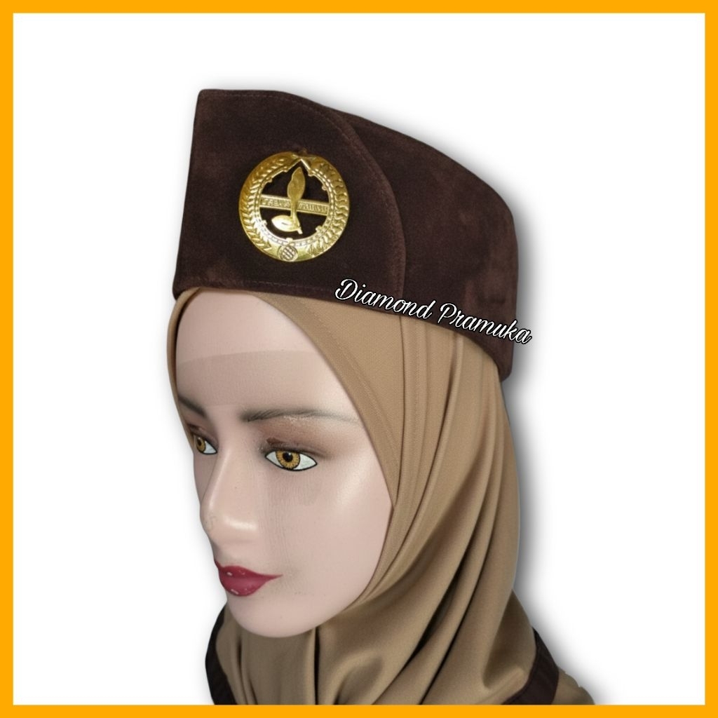 Paket Peci Topi Pembina Pramuka Putri dan Pin Tanda Peci Pramuka Kerawang Peci Coklat
