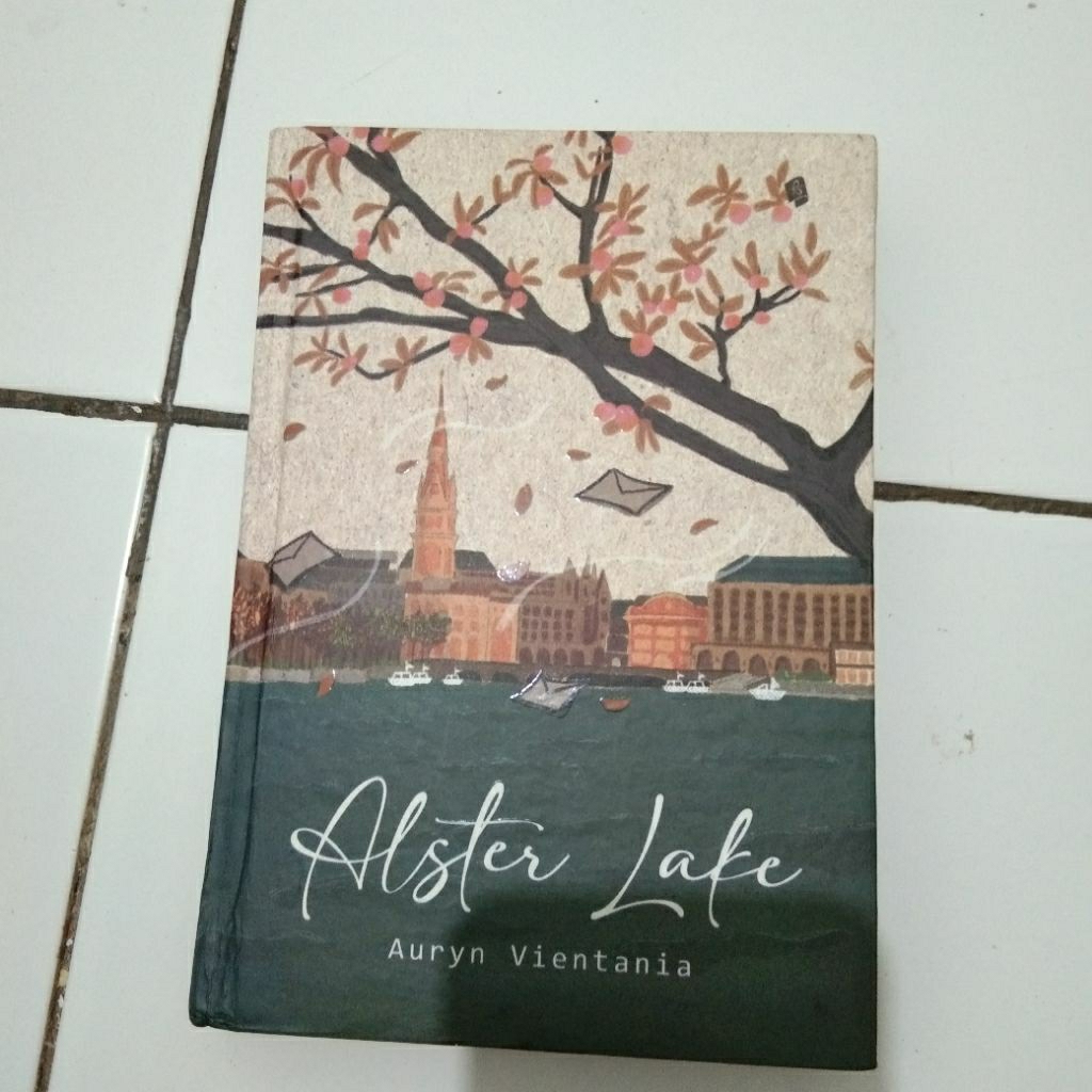 Preloved Novel Alster Lake Hard Cover