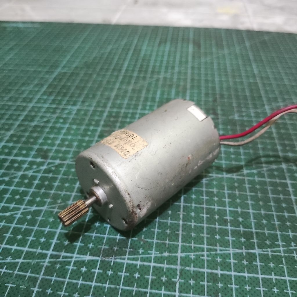 TOSHIBA DC MOTOR PERMANEN MAGNET DINAMO GENERATOR MOTOR  DC 24V