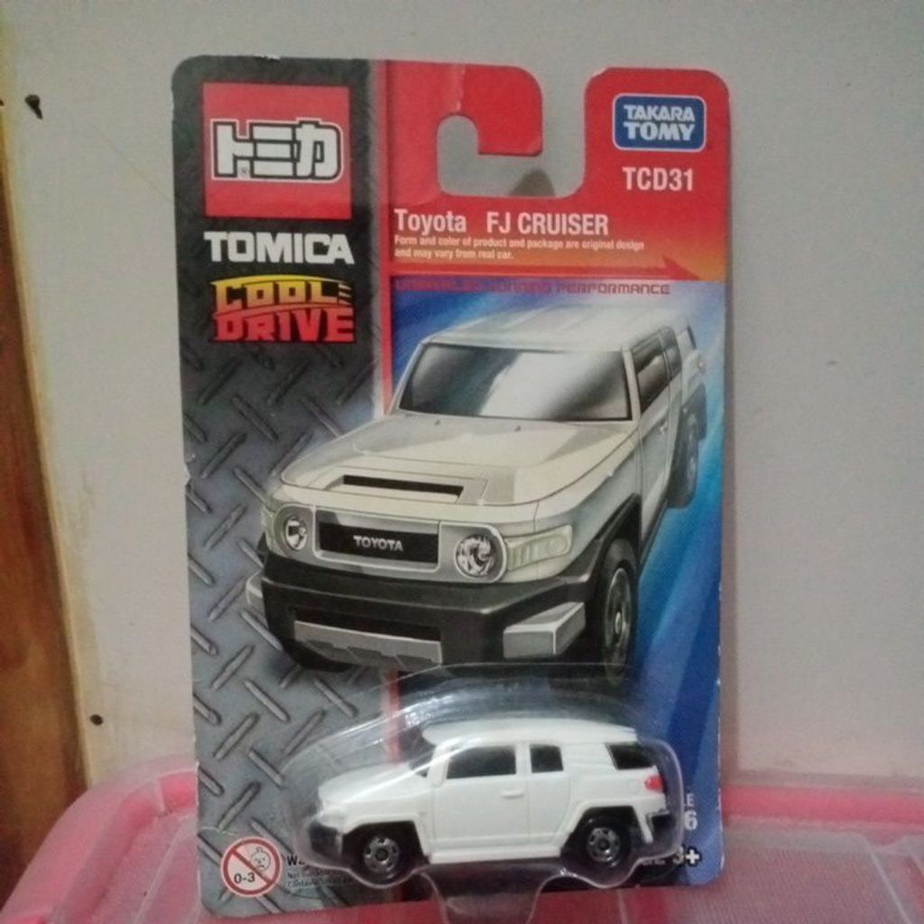 Tomica Cool Drive Toyota FJ Cruiser putih