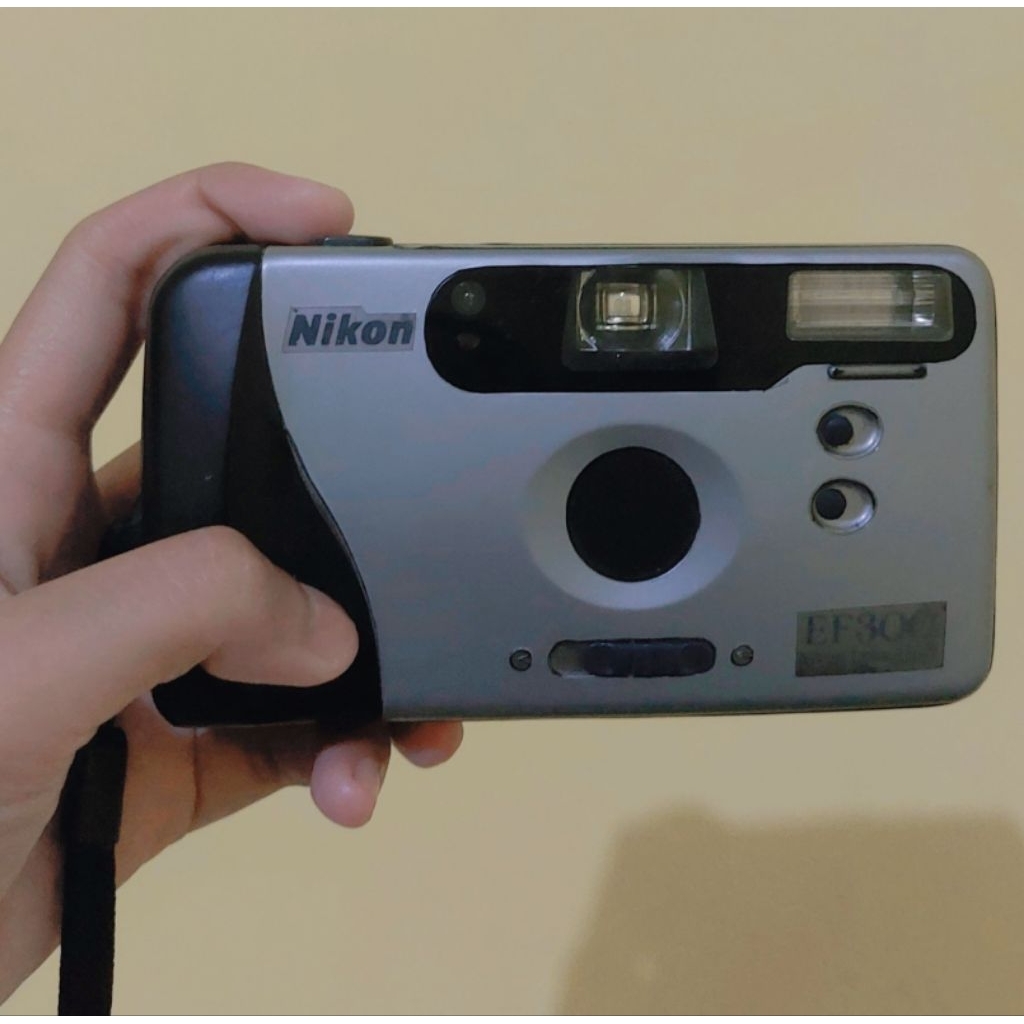 kamera analog Nikon EF300