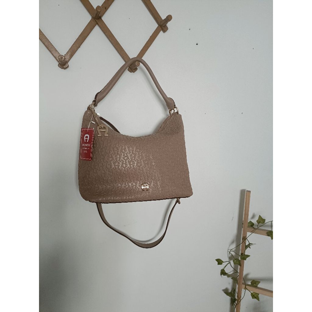 Tas Wanita Aigner