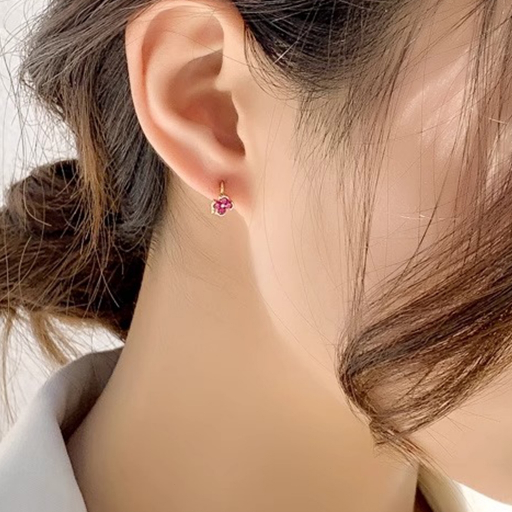 Anting Jepit Bunga Lucu Kecil Manis Simple Wanita Korea Titanium Harian Serbaguna Populer Aksesoris 