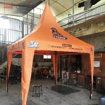 TENDA KERUCUT UK. 3,5m X 3,5m rangka pipa besi atap tebal anti air
