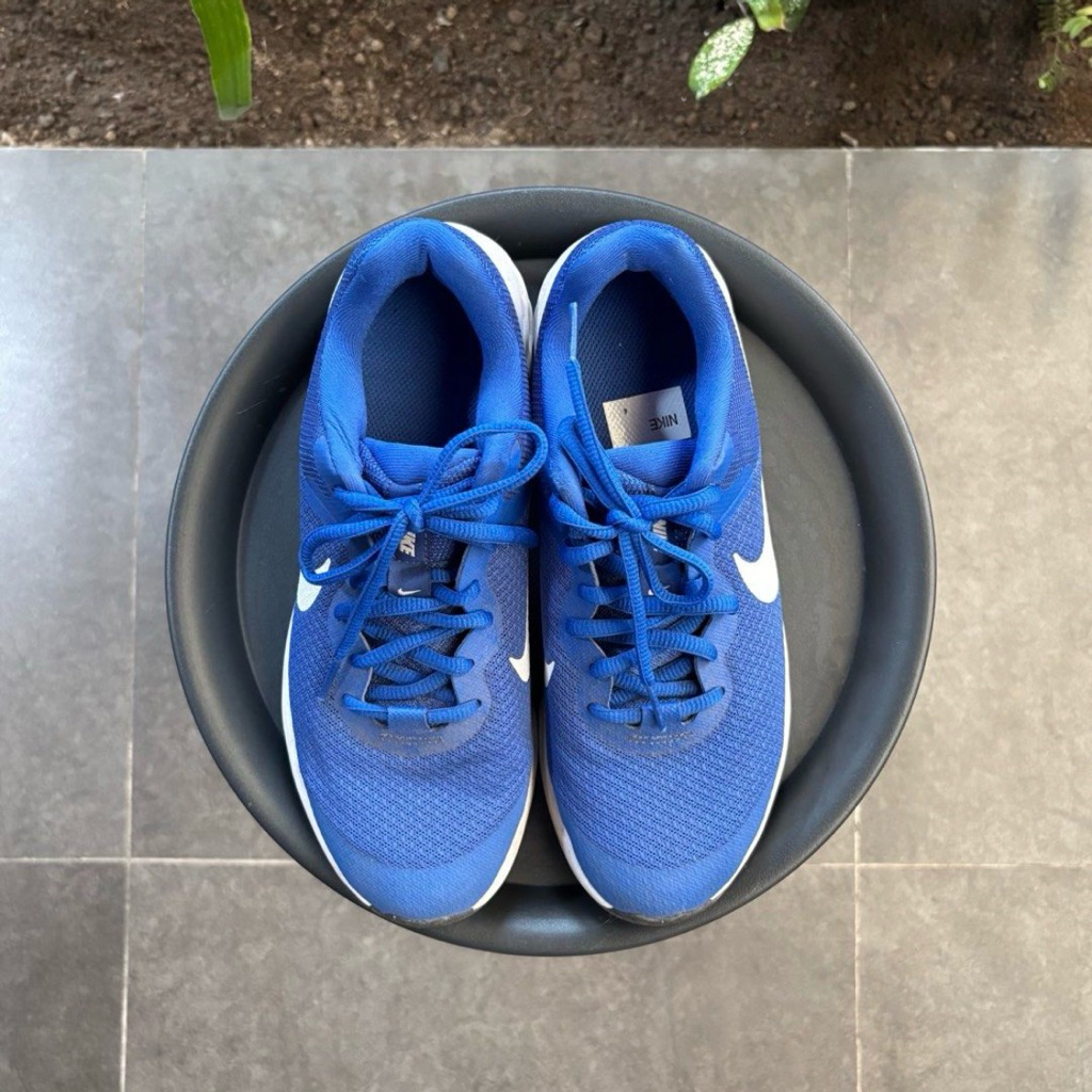 nike running shoes sz 37