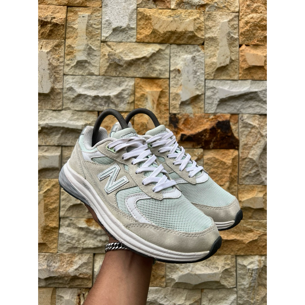 NB 880 Mint