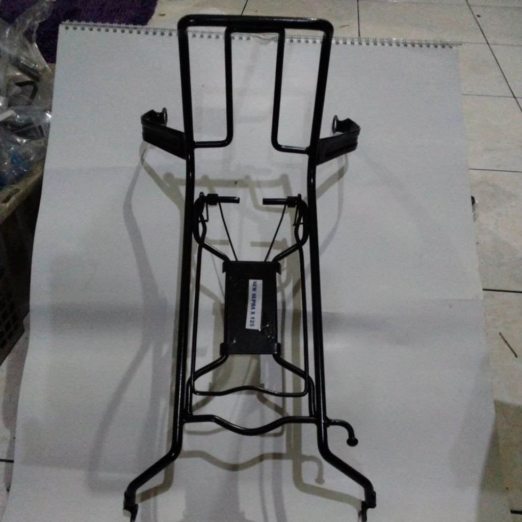 bagasi tengah supra x 125 new. supra x 125 lama. supra x 125 D/R. full besi tebal. hitam dan crom.