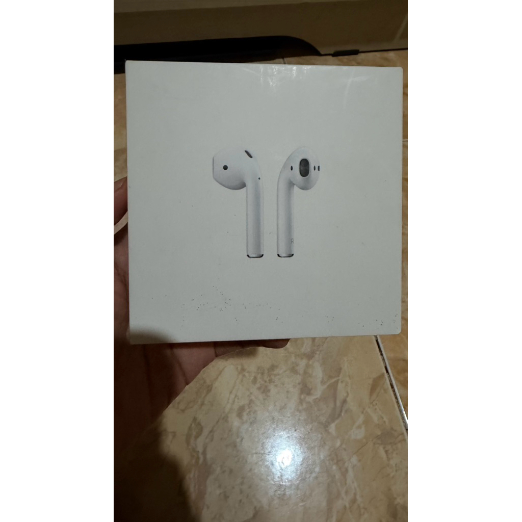 Airpods gen 2 (2019) second