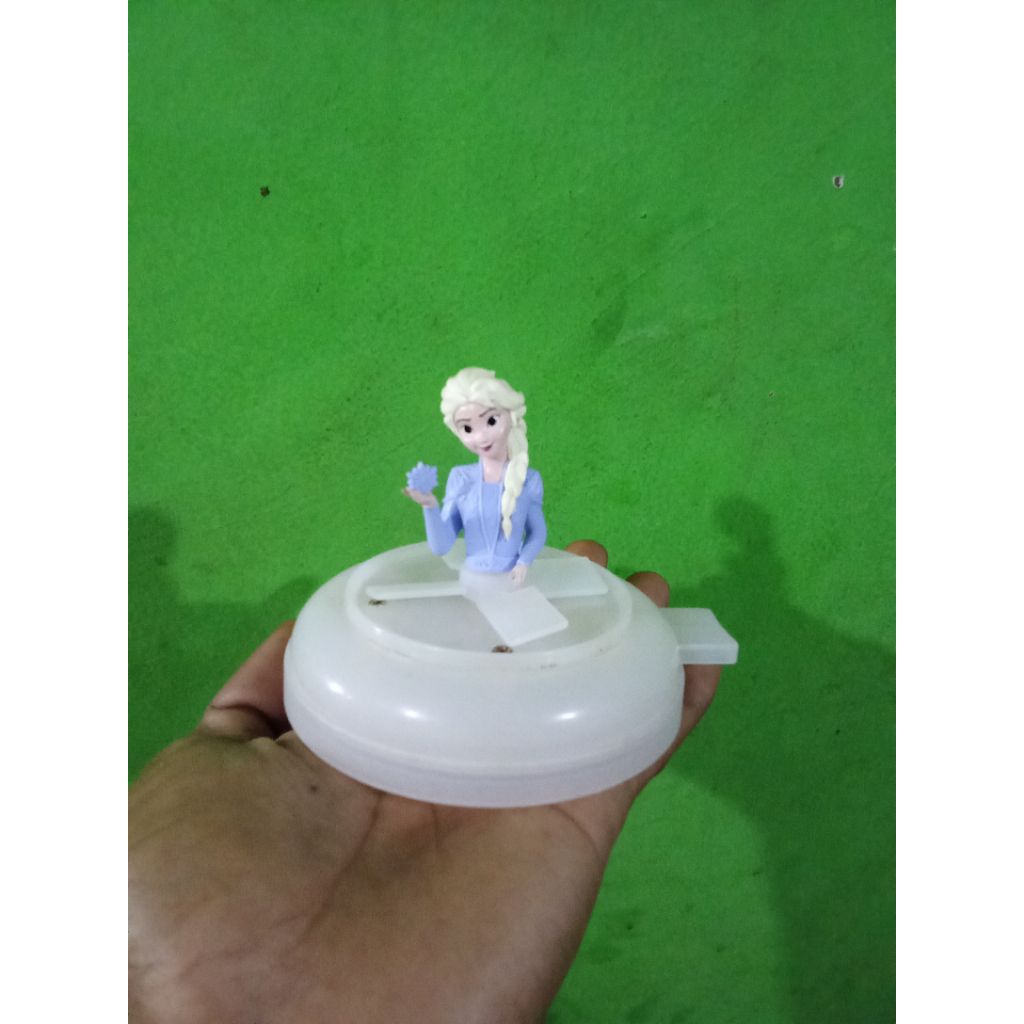 mainan figure Elsa Frozen