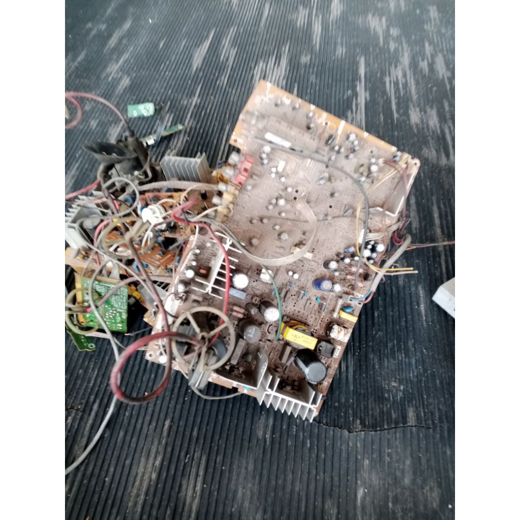 mesin tv Polytron slim 21inc bekas Mati model panjang