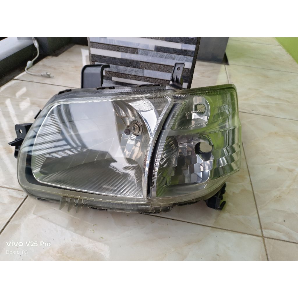 Headlamp reflektor lampu depan mobil Daihatsu GRANDMAX original bagian sebelah kiri